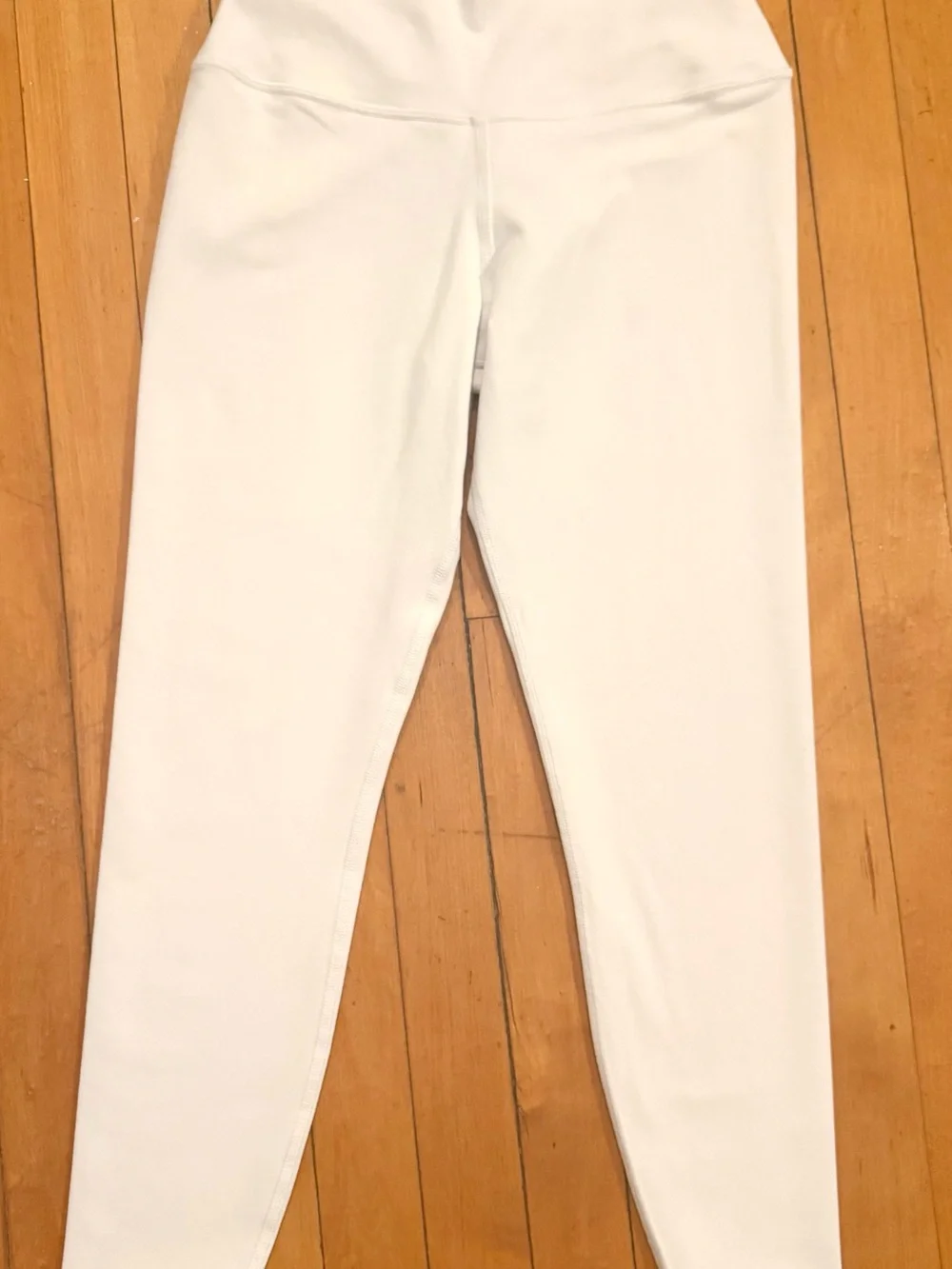 ALO Yoga High-Rise White Leggings with Subtle Logo - Picture 5 of 6